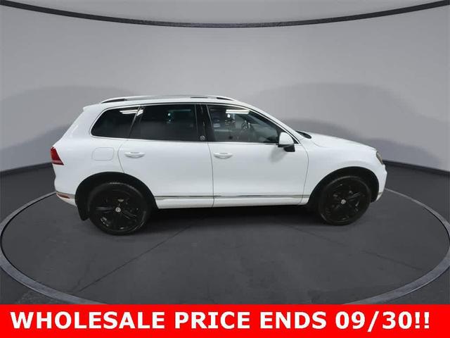 Photo of 2017 Pure White Volkswagen Touareg