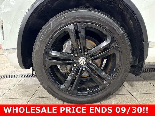 Photo of 2017 Pure White Volkswagen Touareg