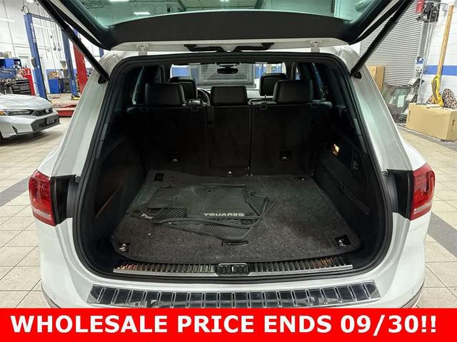 Photo of 2017 Pure White Volkswagen Touareg