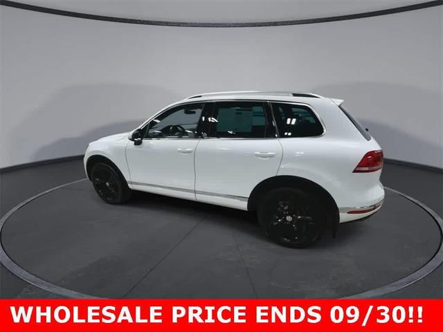 Photo of 2017 Pure White Volkswagen Touareg