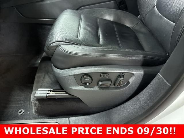 Photo of 2017 Pure White Volkswagen Touareg