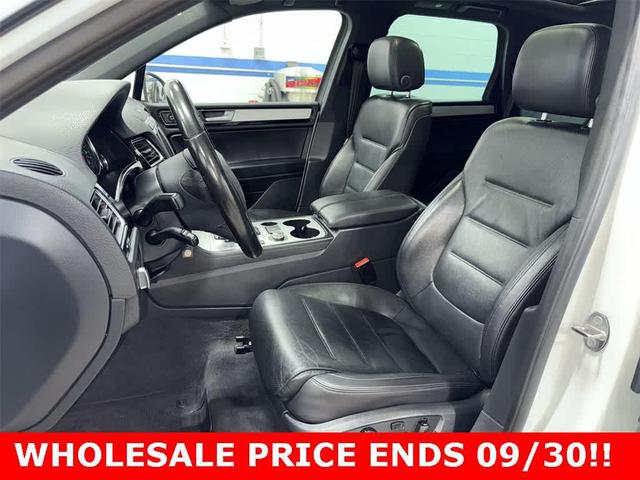 Photo of 2017 Pure White Volkswagen Touareg