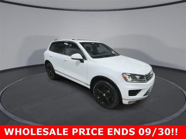 Photo of 2017 Pure White Volkswagen Touareg