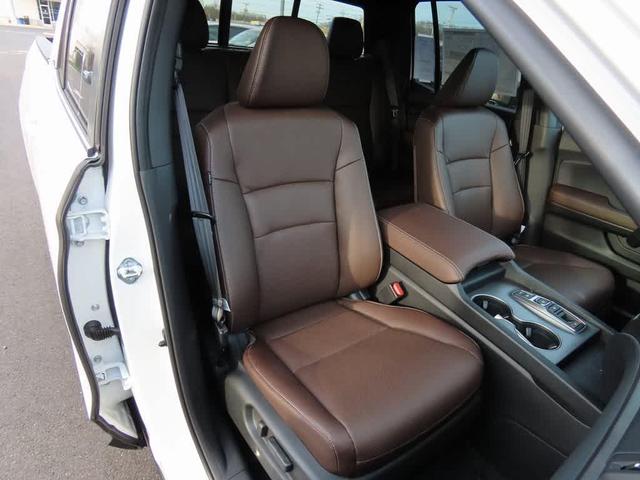 Photo of 2025 Platinum White Pearl Honda Ridgeline