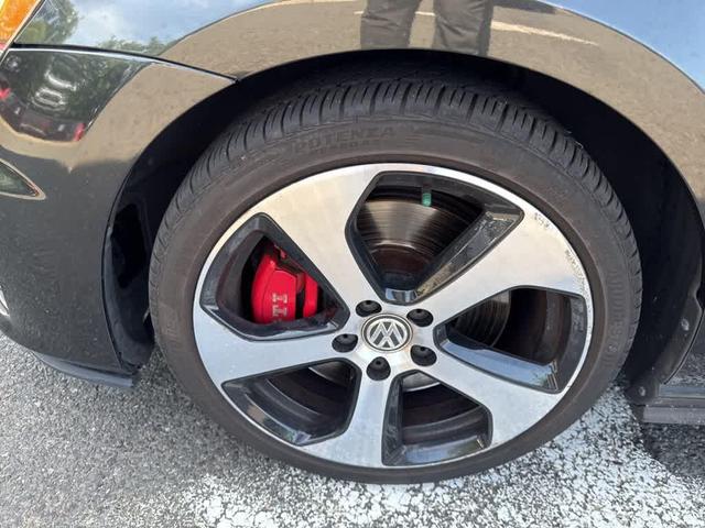 Photo of 2017 Deep Black Pearl Volkswagen Golf GTI