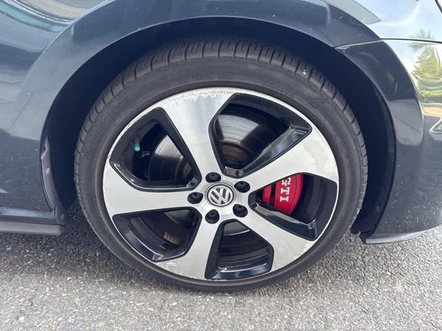 Photo of 2017 Deep Black Pearl Volkswagen Golf GTI