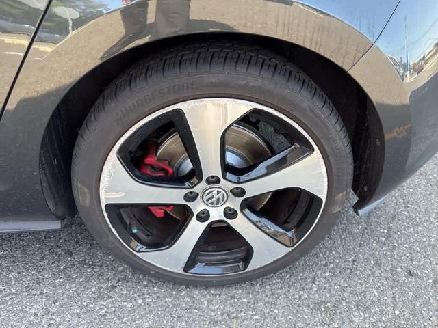 Photo of 2017 Deep Black Pearl Volkswagen Golf GTI