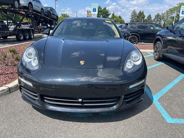 Photo of 2016 Black Porsche Panamera