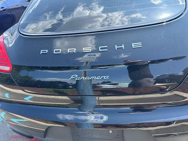 Photo of 2016 Black Porsche Panamera