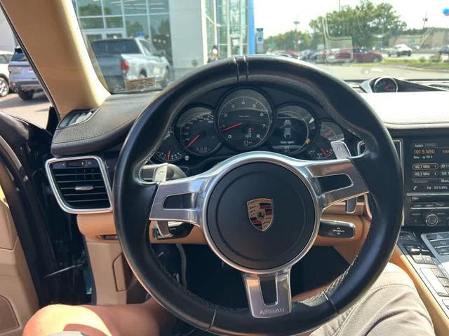 Photo of 2016 Black Porsche Panamera