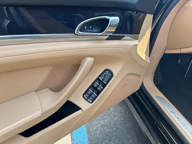 Photo of 2016 Black Porsche Panamera