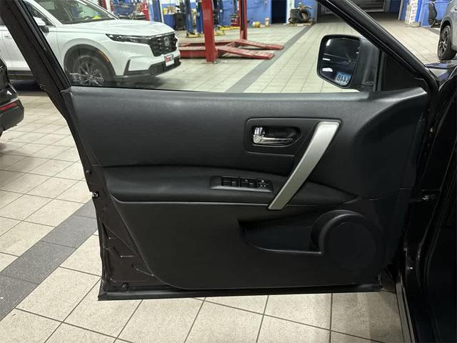 Photo of 2013 Black Amethyst Nissan Rogue