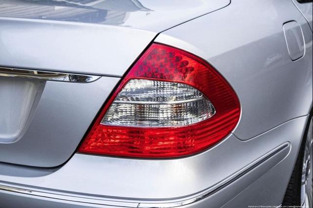 Photo of 2008 Iridium Silver Metallic Mercedes-Benz E-Class
