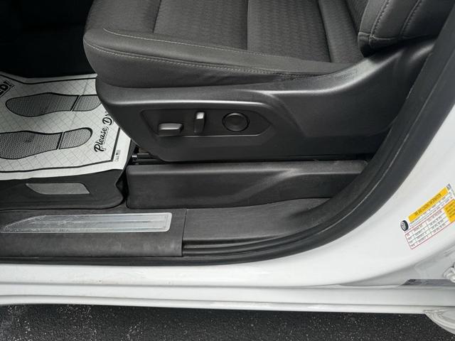 Photo of 2023 Summit White GMC Sierra 1500
