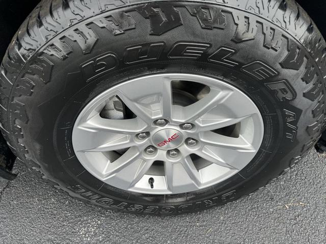 Photo of 2023 Summit White GMC Sierra 1500