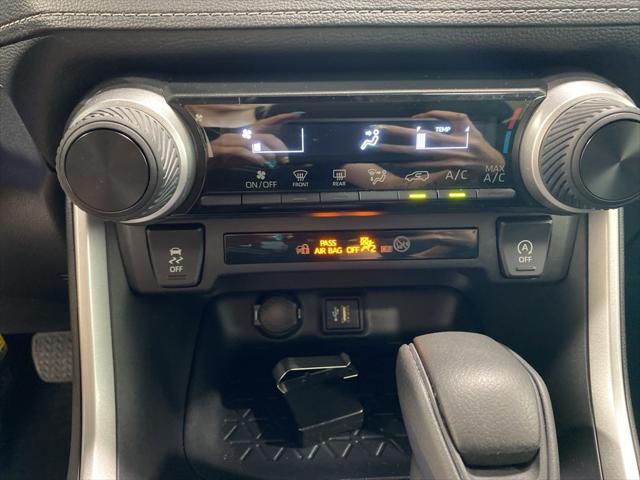 Photo of 2024 Ice Cap Toyota RAV4