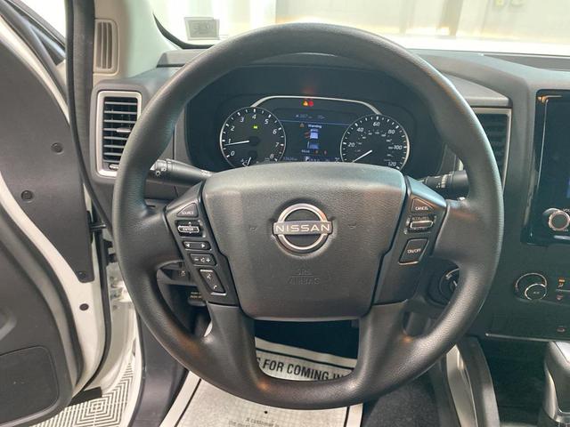 Photo of 2024 Glacier White Nissan Frontier