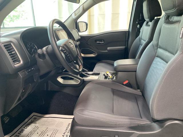 Photo of 2024 Glacier White Nissan Frontier
