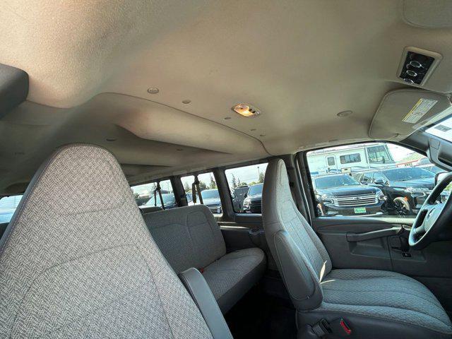 Photo of 2019 Summit White GMC Savana 3500