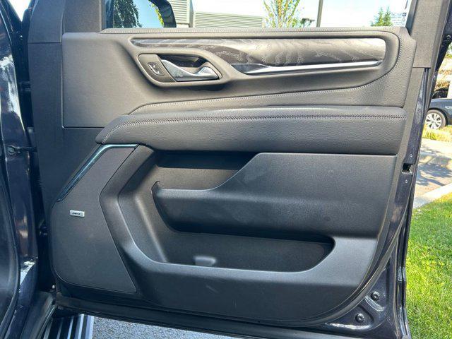 Photo of 2023 Titanium Rush Metallic GMC Yukon XL