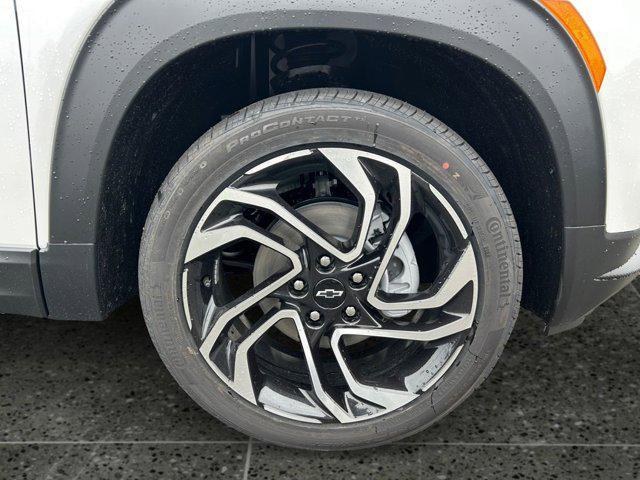 Photo of 2025 Iridescent Pearl Tricoat Chevrolet Trailblazer