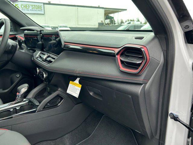 Photo of 2025 Iridescent Pearl Tricoat Chevrolet Trailblazer