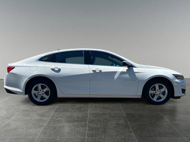 Photo of 2020 Summit White Chevrolet Malibu