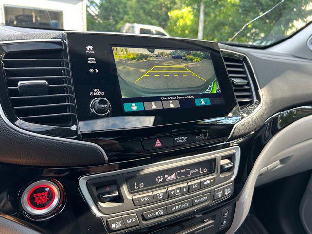 Photo of 2021 Gray Honda Pilot