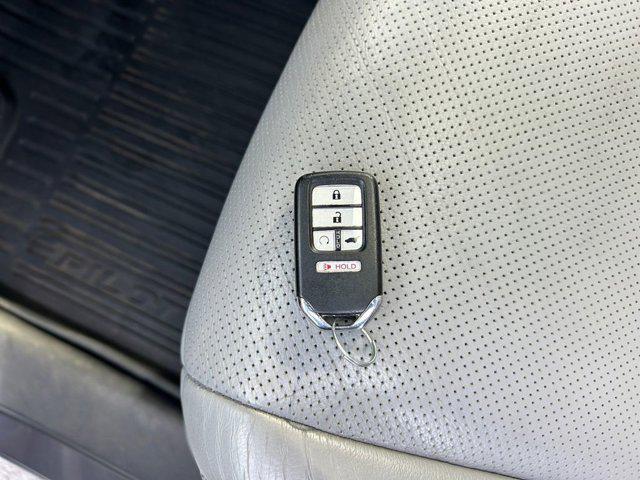 Photo of 2021 Gray Honda Pilot