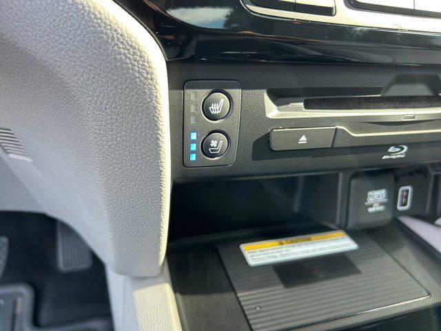 Photo of 2021 Gray Honda Pilot