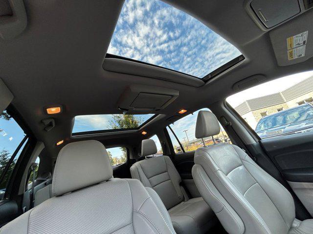Photo of 2021 Gray Honda Pilot
