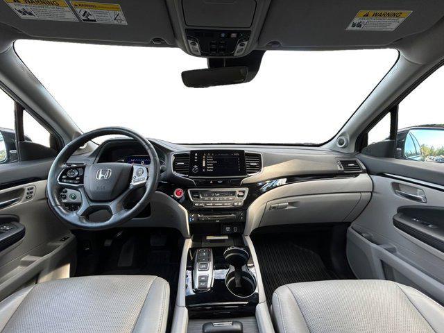 Photo of 2021 Gray Honda Pilot