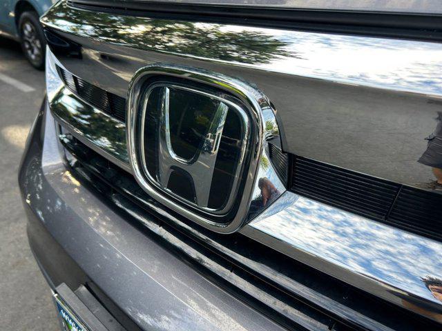 Photo of 2021 Gray Honda Pilot