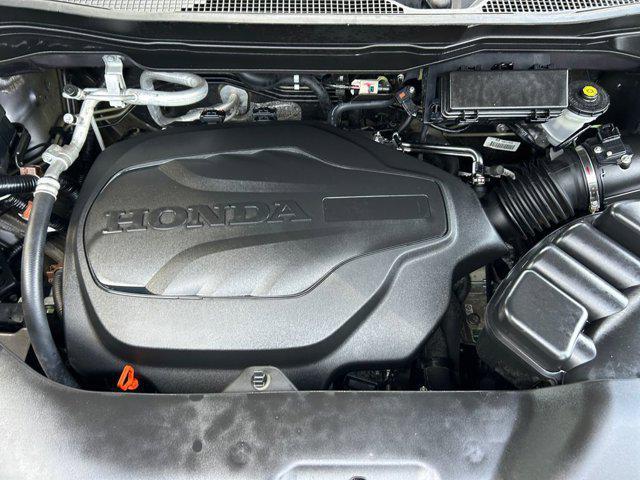 Photo of 2021 Gray Honda Pilot