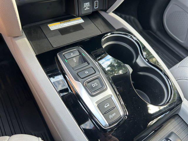 Photo of 2021 Gray Honda Pilot