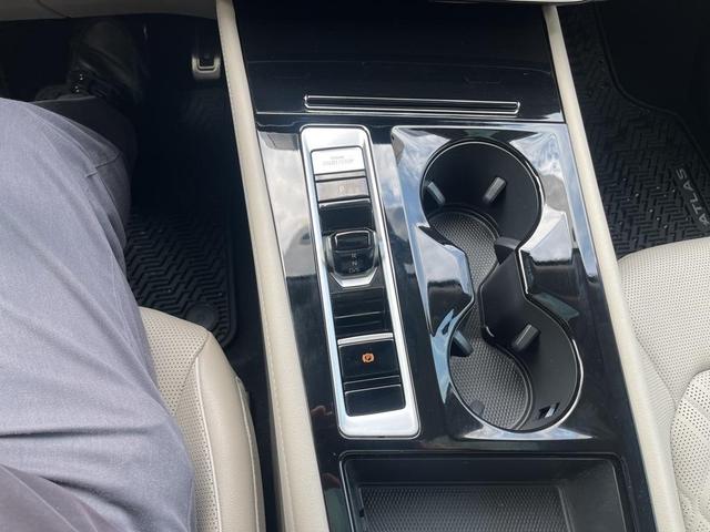Photo of 2024 Platinum Gray Metallic Volkswagen Atlas