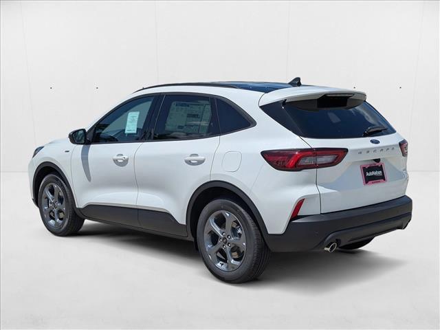 Photo of 2025 Star White Metallic Tri-Coat Ford Escape