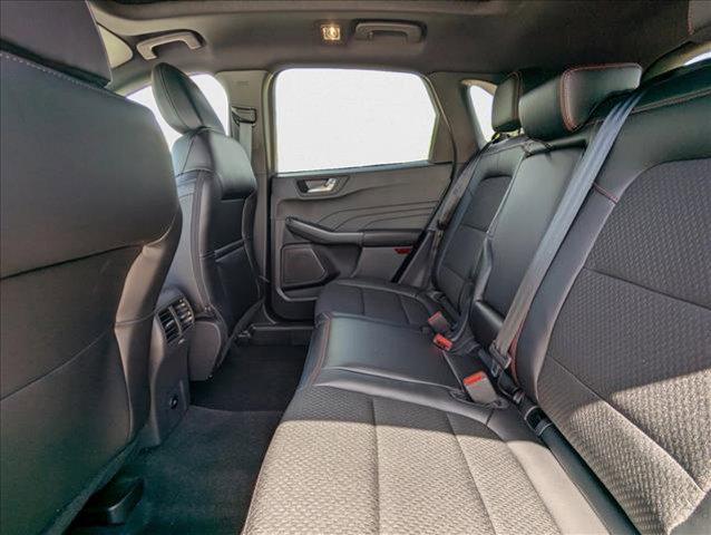 Photo of 2025 Star White Metallic Tri-Coat Ford Escape