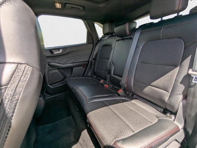 Photo of 2025 Star White Metallic Tri-Coat Ford Escape