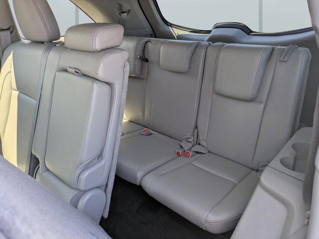 Photo of 2016 Blizzard Pearl Toyota Highlander
