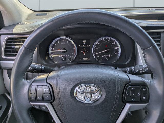 Photo of 2016 Blizzard Pearl Toyota Highlander