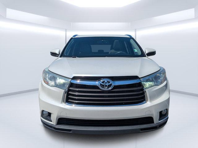 Photo of 2016 Blizzard Pearl Toyota Highlander