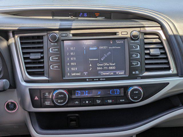 Photo of 2016 Blizzard Pearl Toyota Highlander