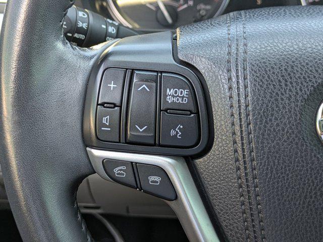 Photo of 2016 Blizzard Pearl Toyota Highlander