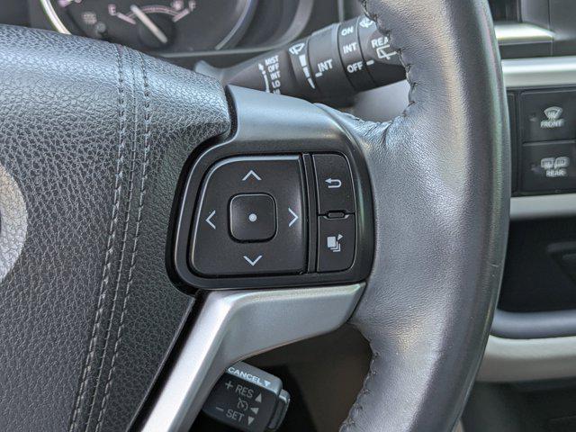 Photo of 2016 Blizzard Pearl Toyota Highlander