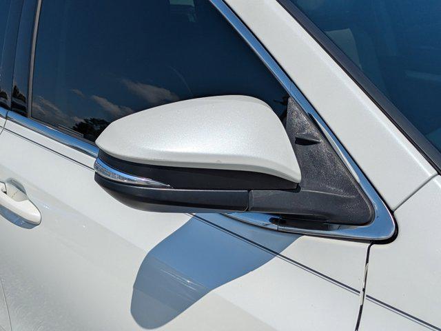 Photo of 2016 Blizzard Pearl Toyota Highlander