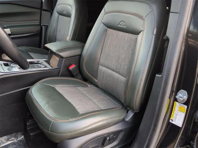 Photo of 2022 Agate Black Metallic Ford Explorer