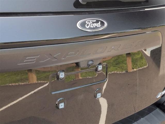 Photo of 2022 Agate Black Metallic Ford Explorer