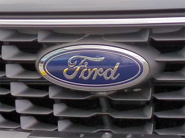 Photo of 2025 Carbonized Gray Metallic Ford Escape