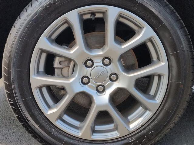 Photo of 2022 Bright White Clearcoat Jeep Compass